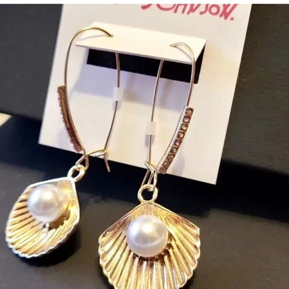BETSEY JOHNSON Gold-Tone Open Shell & Faux Pearl Shepherd’s Hook Earrings NWT - Picture 5 of 10